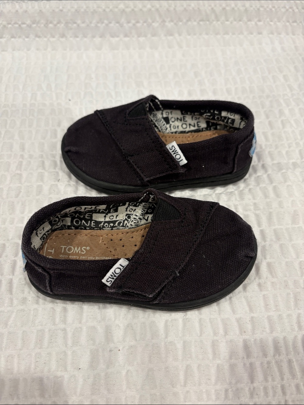 Toms Kids Black Canvas Hook-and-Loop Slip-On Sneakers
Size T 5